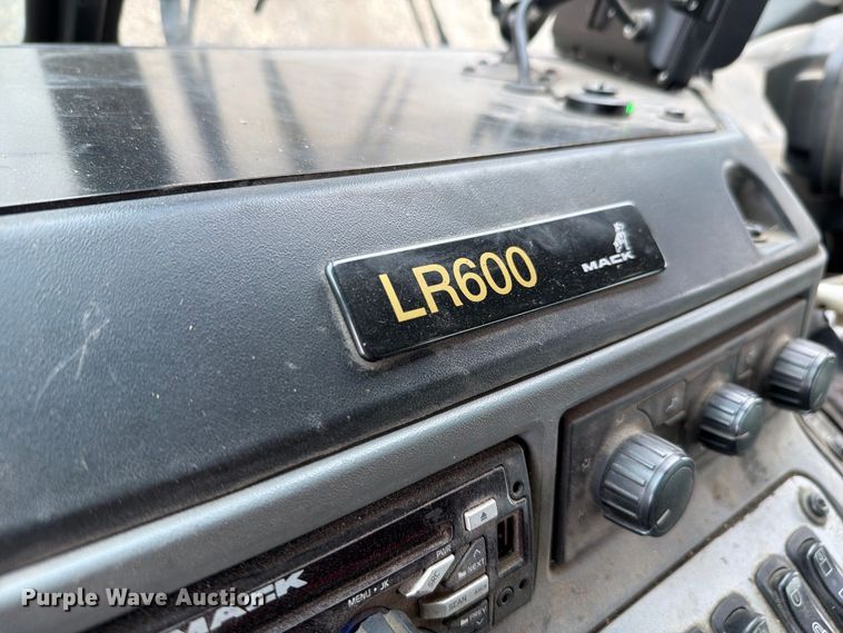 image for item FH6261 2017 Mack LR633 refuse truck