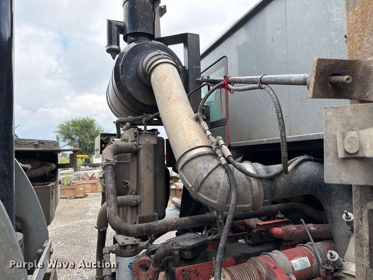 image for item FH6261 2017 Mack LR633 refuse truck