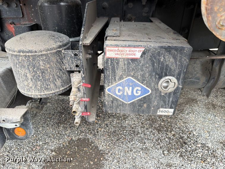 image for item FH6261 2017 Mack LR633 refuse truck
