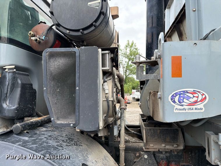 image for item FH6261 2017 Mack LR633 refuse truck