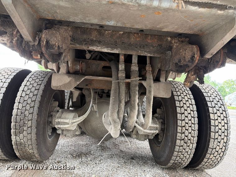 image for item FH6261 2017 Mack LR633 refuse truck