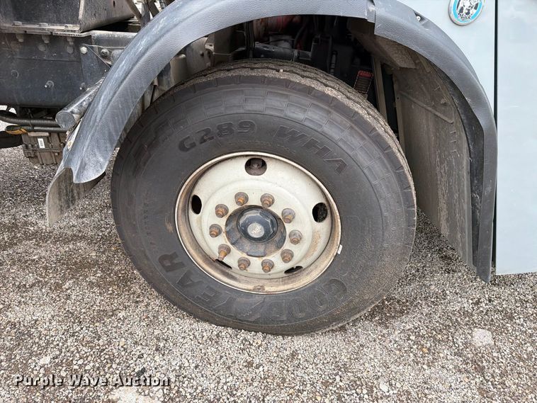 image for item FH6261 2017 Mack LR633 refuse truck