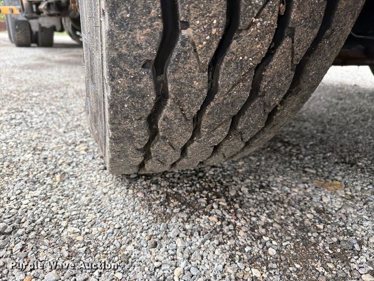 image for item FH6261 2017 Mack LR633 refuse truck