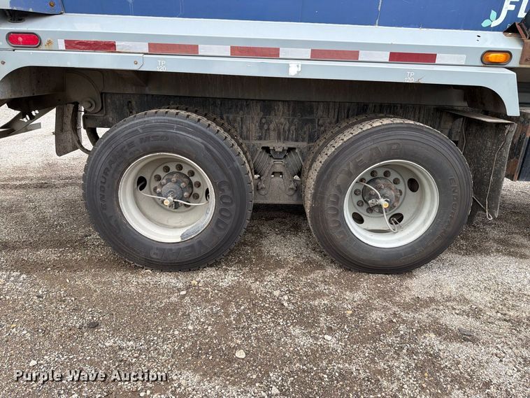 image for item FH6261 2017 Mack LR633 refuse truck