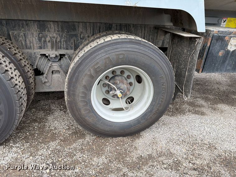 image for item FH6261 2017 Mack LR633 refuse truck
