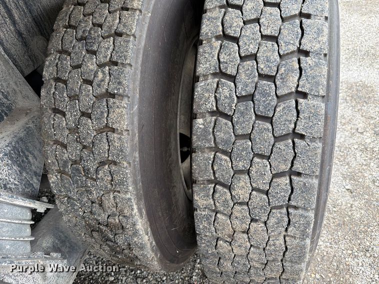 image for item FH6261 2017 Mack LR633 refuse truck