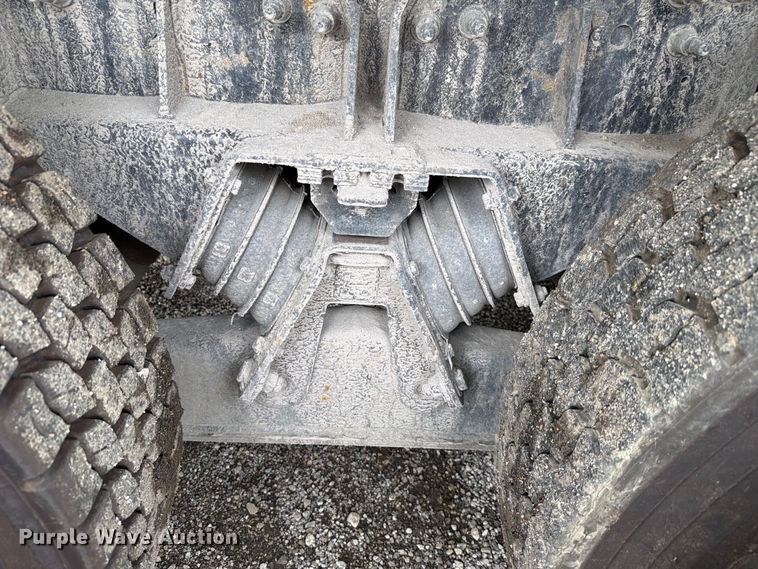 image for item FH6261 2017 Mack LR633 refuse truck