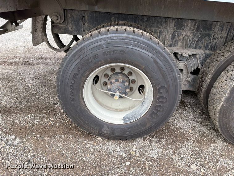 image for item FH6261 2017 Mack LR633 refuse truck