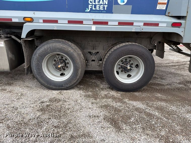 image for item FH6261 2017 Mack LR633 refuse truck