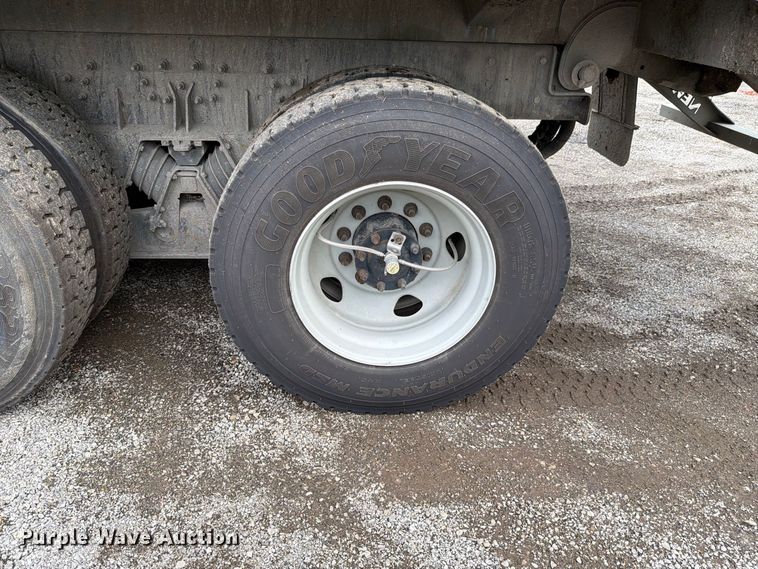 image for item FH6261 2017 Mack LR633 refuse truck