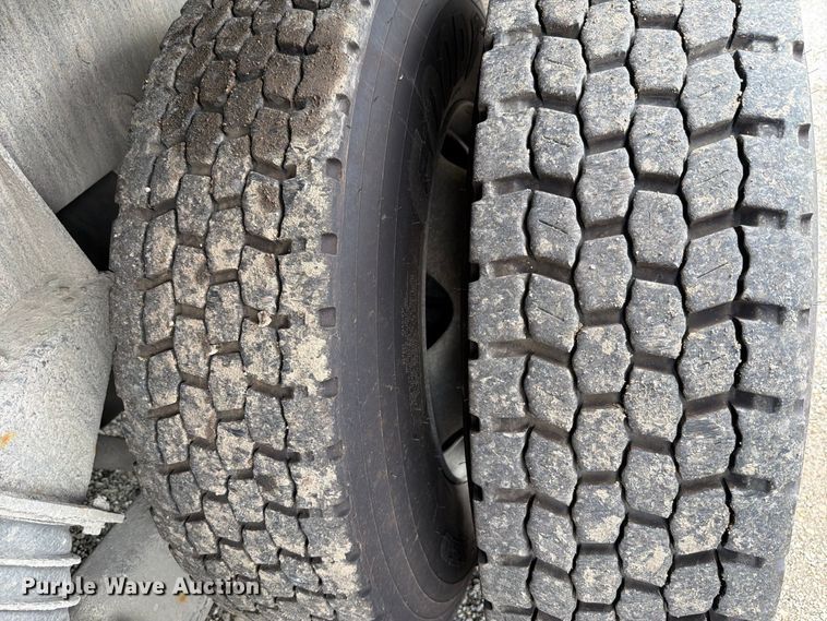 image for item FH6261 2017 Mack LR633 refuse truck