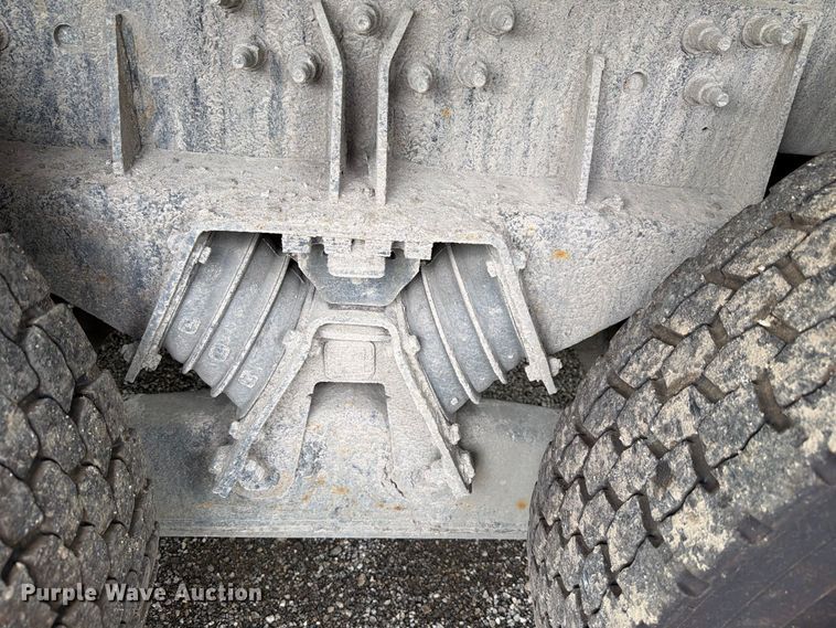 image for item FH6261 2017 Mack LR633 refuse truck