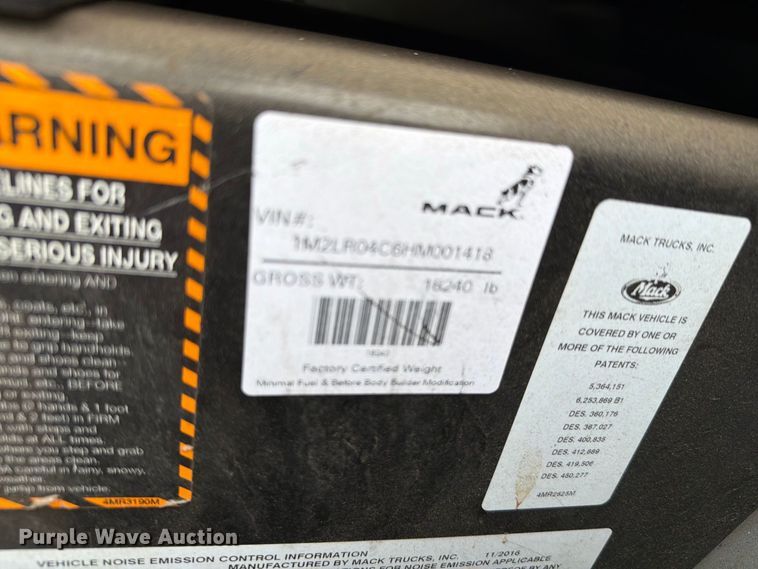 image for item FH6261 2017 Mack LR633 refuse truck
