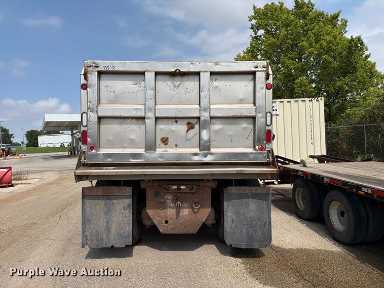 image for item FH6262 2013 International WorkStar dump truck