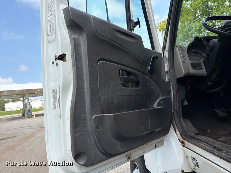image for item FH6262 2013 International WorkStar dump truck