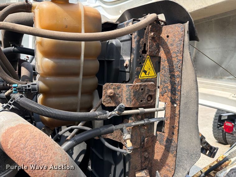 image for item FH6262 2013 International WorkStar dump truck