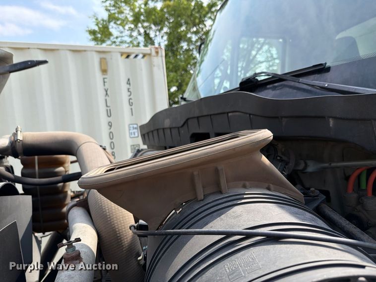 image for item FH6262 2013 International WorkStar dump truck