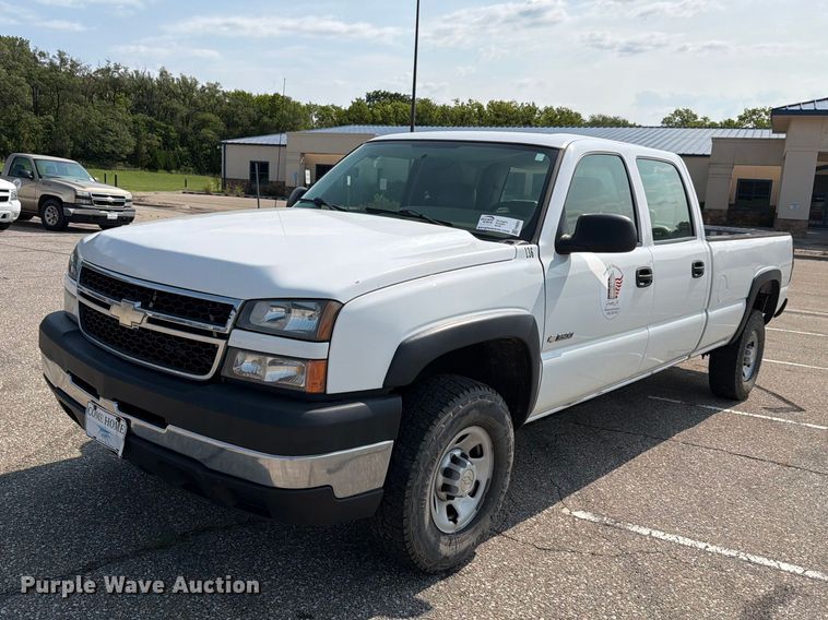 2006 Chevrolet Silverado 3500 Crew Cab pickup truck