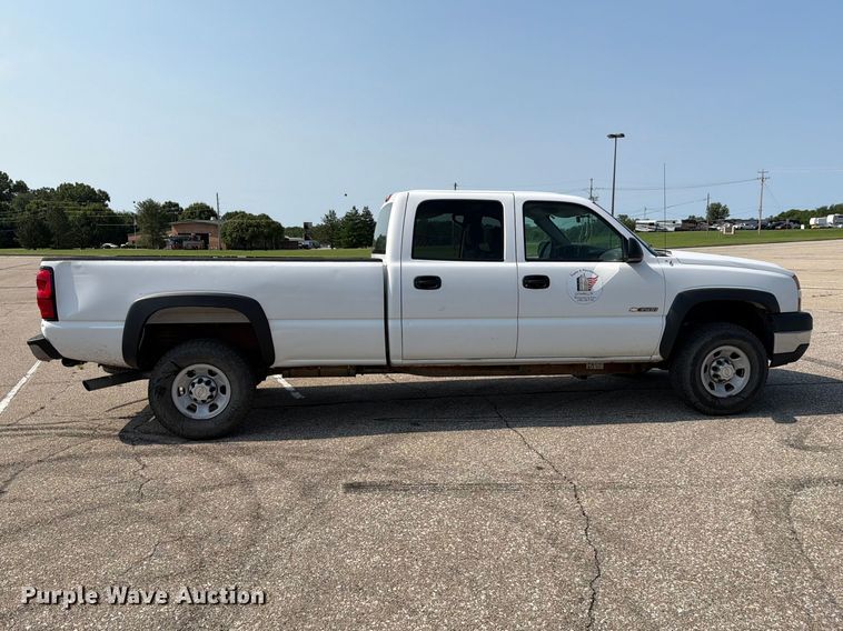 image for item FH6304 2006 Chevrolet Silverado 3500 Crew Cab pickup truck
