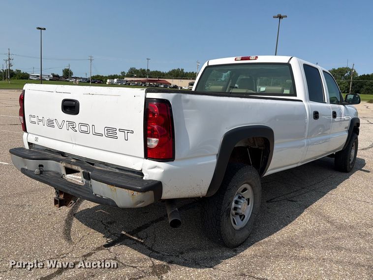 image for item FH6304 2006 Chevrolet Silverado 3500 Crew Cab pickup truck