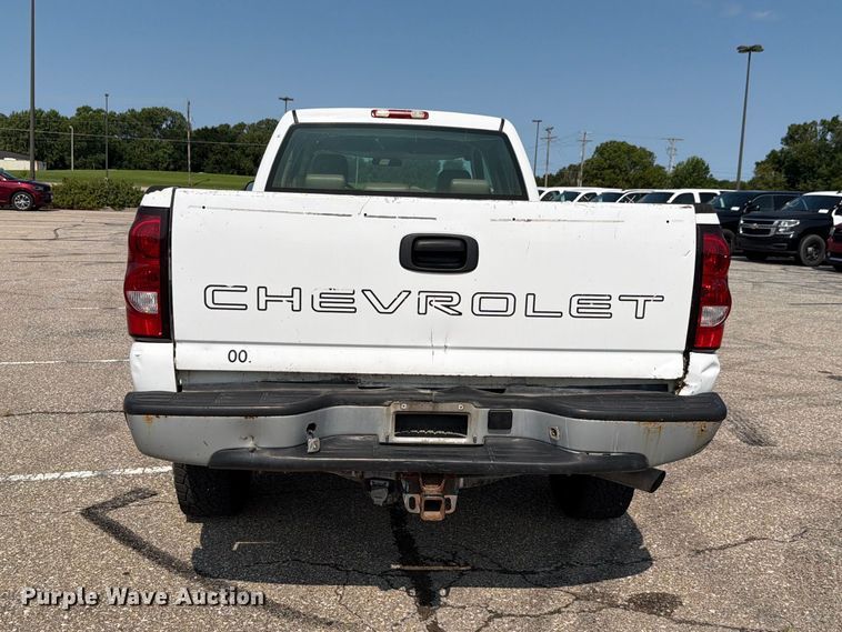 image for item FH6304 2006 Chevrolet Silverado 3500 Crew Cab pickup truck