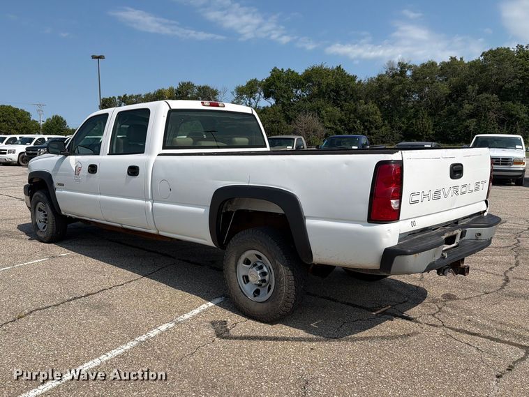 image for item FH6304 2006 Chevrolet Silverado 3500 Crew Cab pickup truck