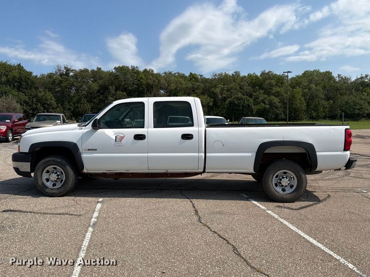 image for item FH6304 2006 Chevrolet Silverado 3500 Crew Cab pickup truck