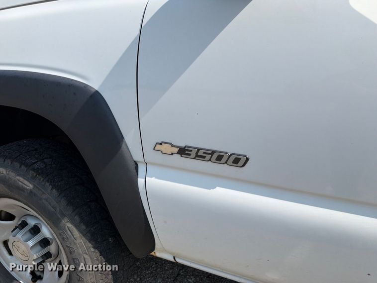 image for item FH6304 2006 Chevrolet Silverado 3500 Crew Cab pickup truck