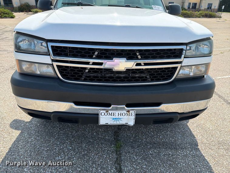 image for item FH6304 2006 Chevrolet Silverado 3500 Crew Cab pickup truck