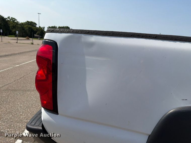 image for item FH6304 2006 Chevrolet Silverado 3500 Crew Cab pickup truck