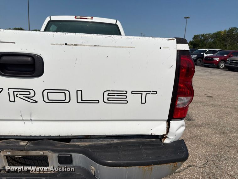 image for item FH6304 2006 Chevrolet Silverado 3500 Crew Cab pickup truck