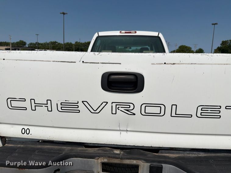 image for item FH6304 2006 Chevrolet Silverado 3500 Crew Cab pickup truck