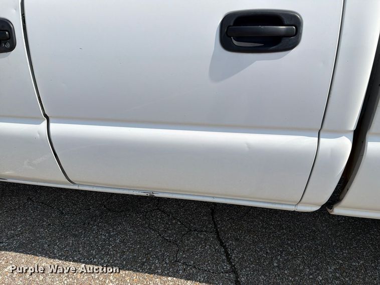 image for item FH6304 2006 Chevrolet Silverado 3500 Crew Cab pickup truck