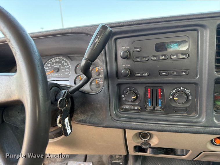 image for item FH6304 2006 Chevrolet Silverado 3500 Crew Cab pickup truck