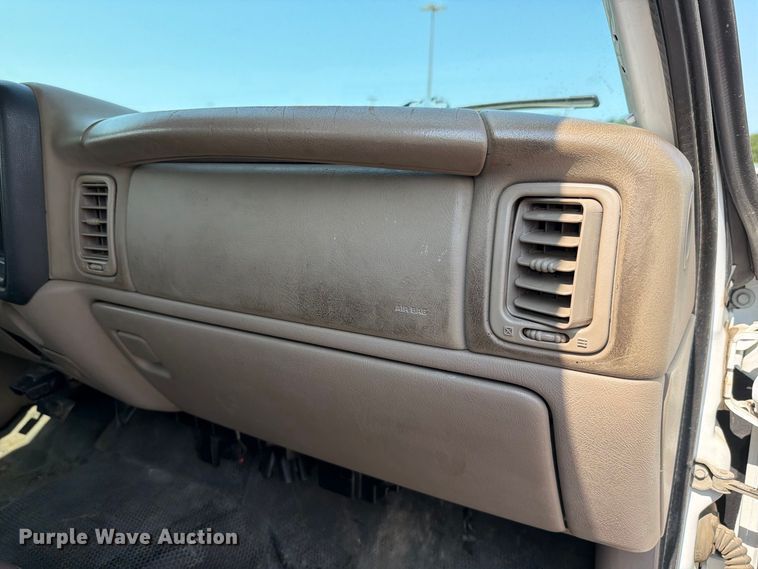 image for item FH6304 2006 Chevrolet Silverado 3500 Crew Cab pickup truck