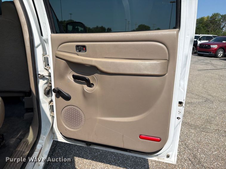 image for item FH6304 2006 Chevrolet Silverado 3500 Crew Cab pickup truck