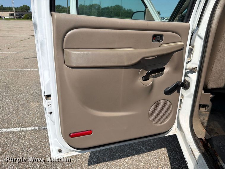 image for item FH6304 2006 Chevrolet Silverado 3500 Crew Cab pickup truck