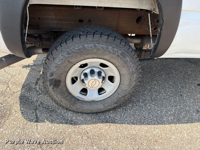 image for item FH6304 2006 Chevrolet Silverado 3500 Crew Cab pickup truck
