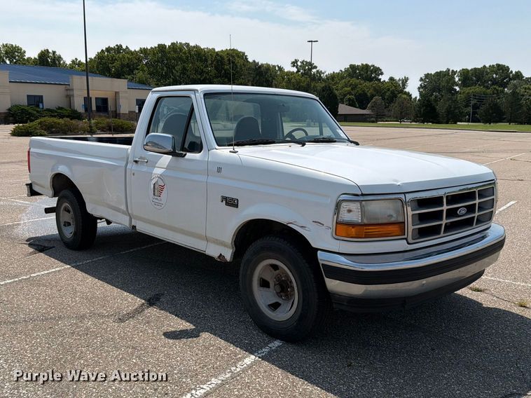 image for item FH6306 1995 Ford F150 XLT pickup truck