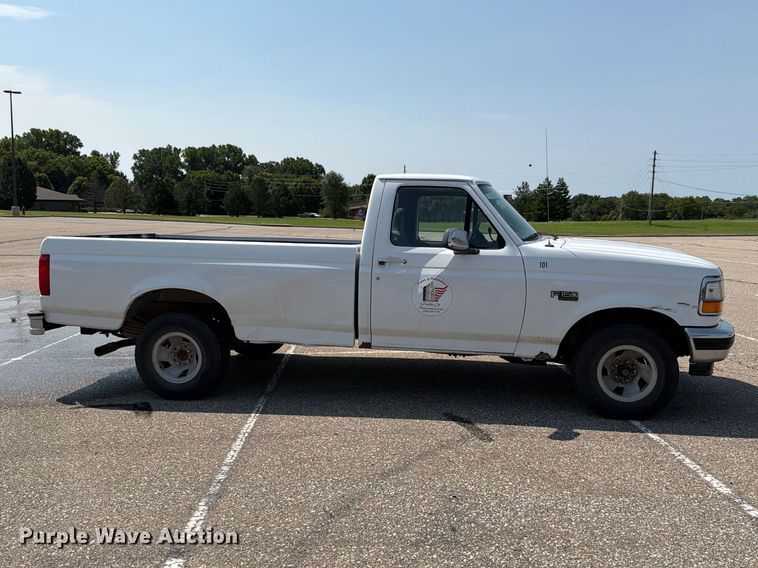 image for item FH6306 1995 Ford F150 XLT pickup truck
