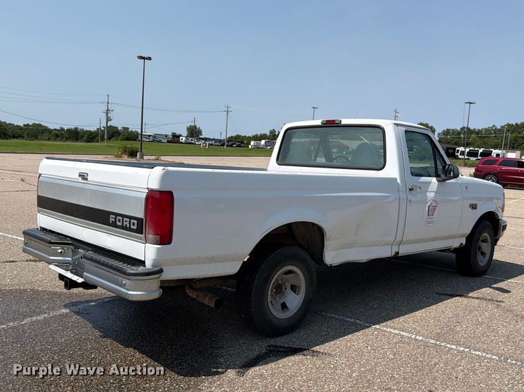 image for item FH6306 1995 Ford F150 XLT pickup truck