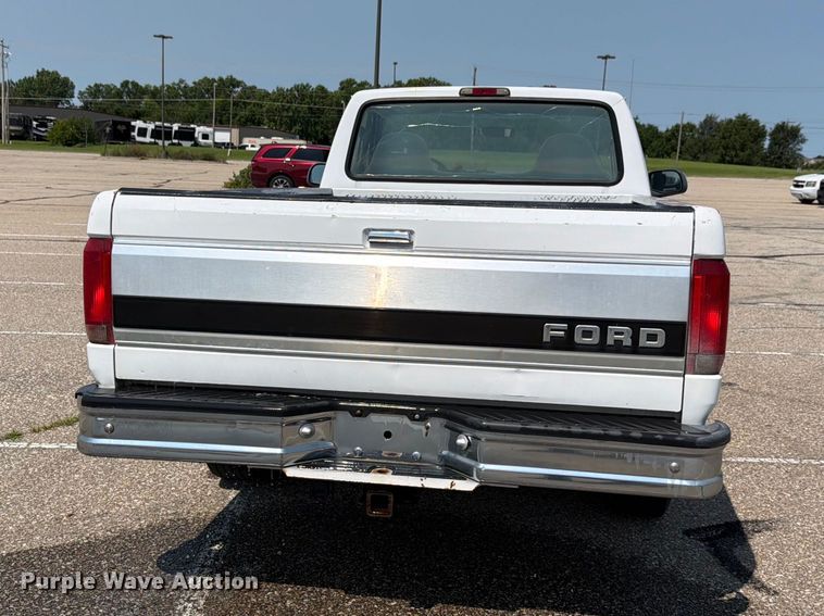 image for item FH6306 1995 Ford F150 XLT pickup truck