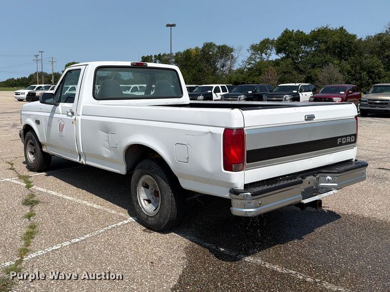 image for item FH6306 1995 Ford F150 XLT pickup truck