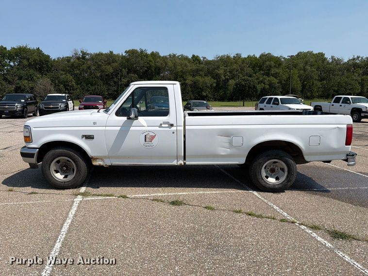 image for item FH6306 1995 Ford F150 XLT pickup truck