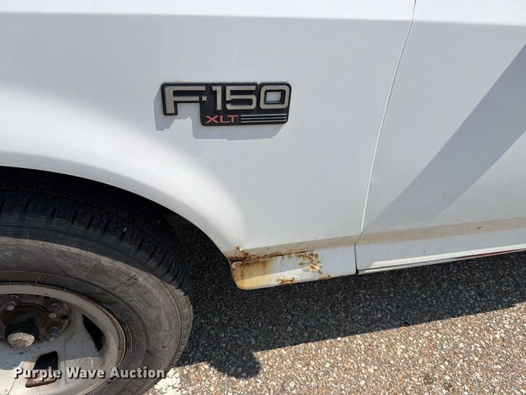 image for item FH6306 1995 Ford F150 XLT pickup truck