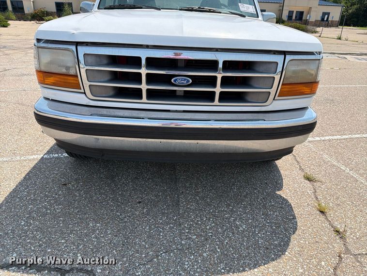 image for item FH6306 1995 Ford F150 XLT pickup truck