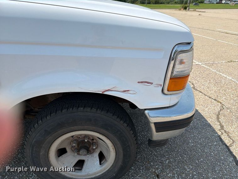 image for item FH6306 1995 Ford F150 XLT pickup truck