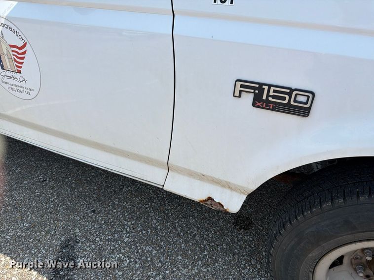 image for item FH6306 1995 Ford F150 XLT pickup truck
