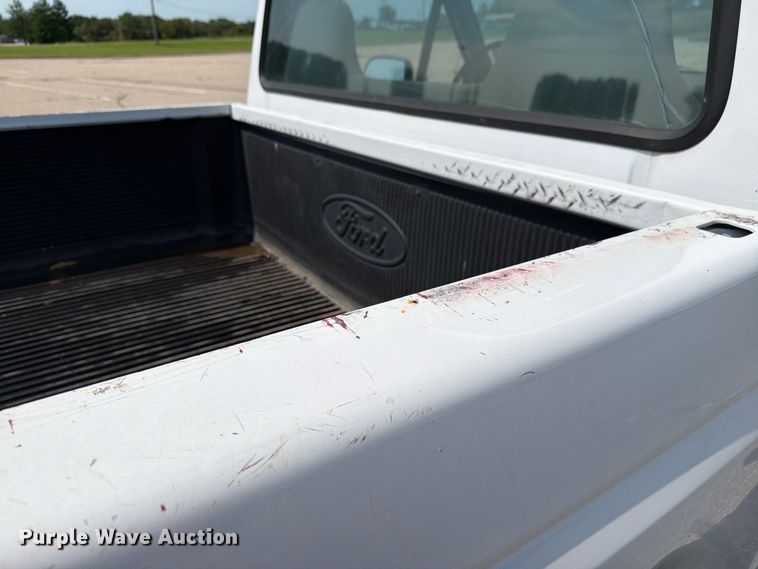 image for item FH6306 1995 Ford F150 XLT pickup truck