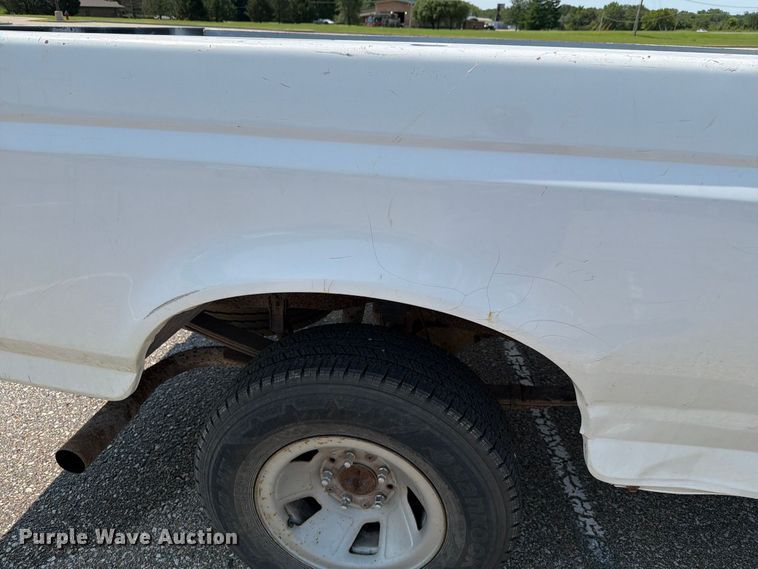 image for item FH6306 1995 Ford F150 XLT pickup truck